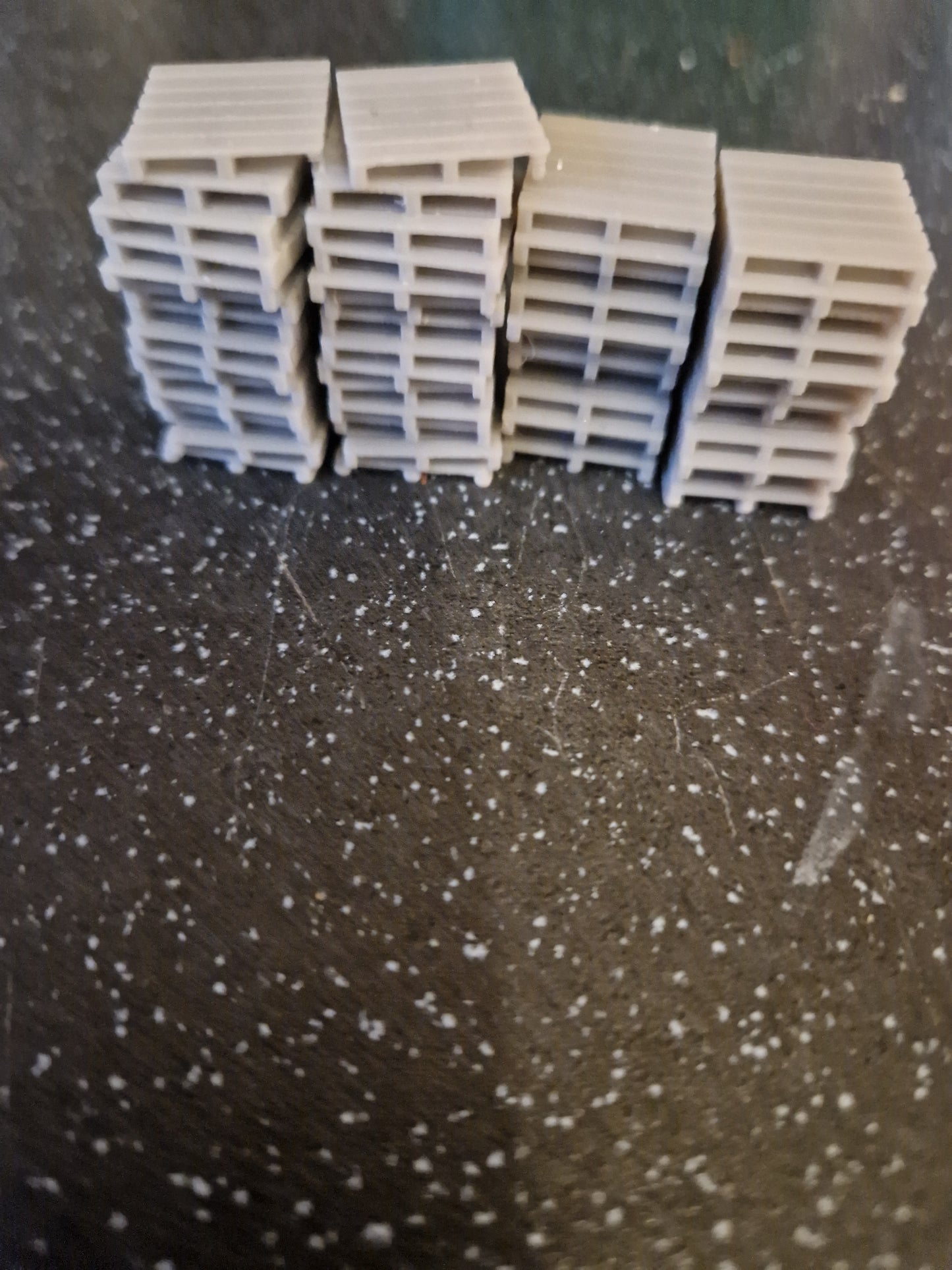 O0 Gauge Pallet Stacks