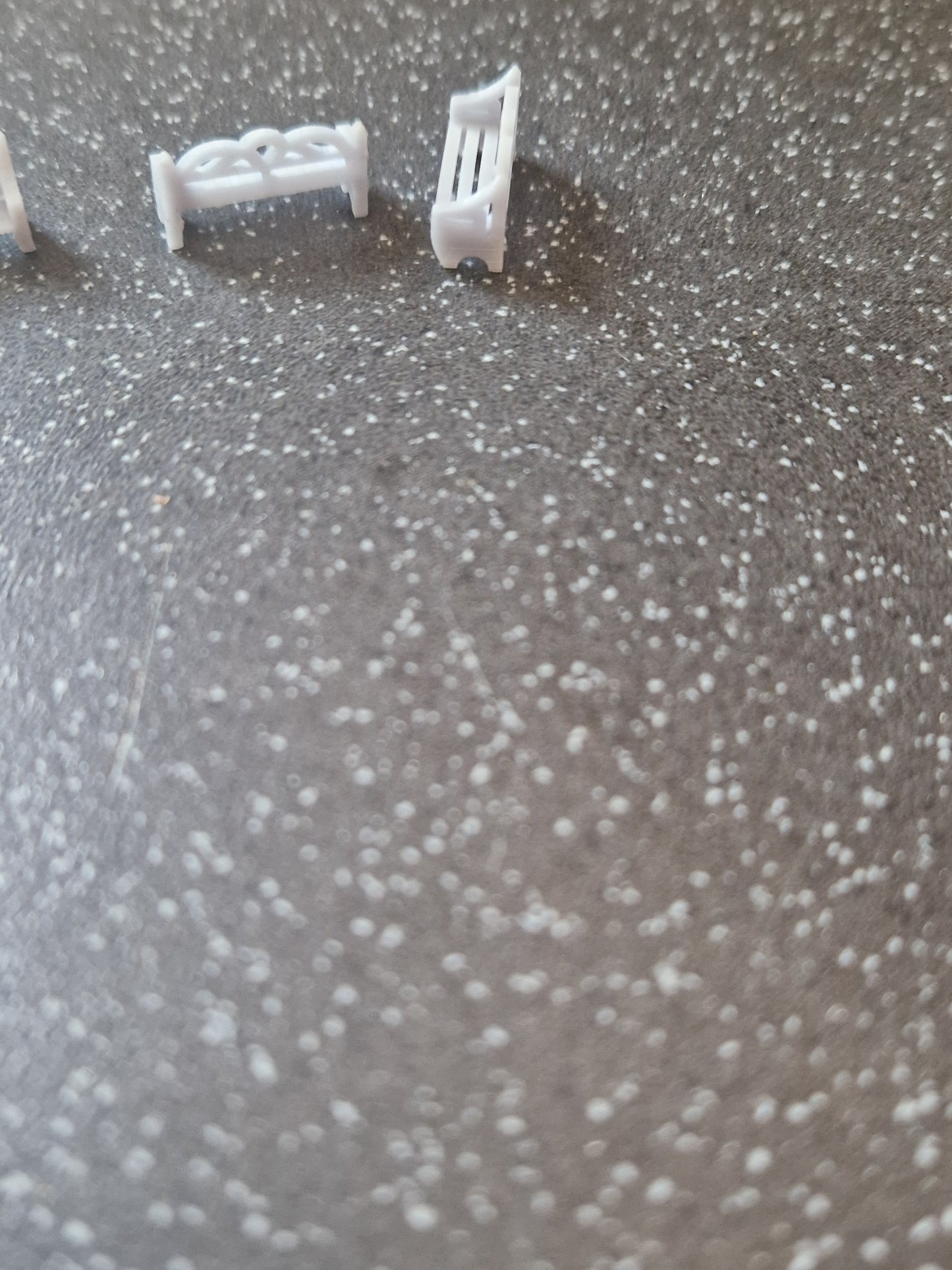 N Gauge Benches