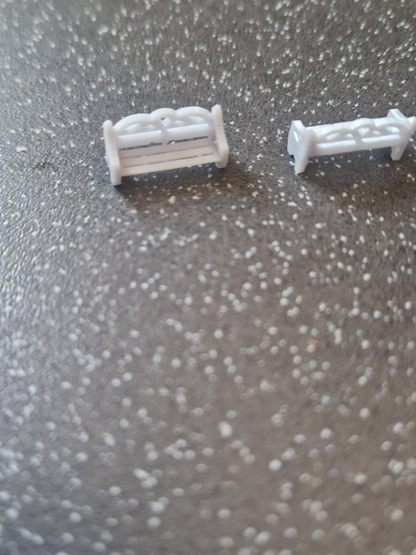 N Gauge Benches