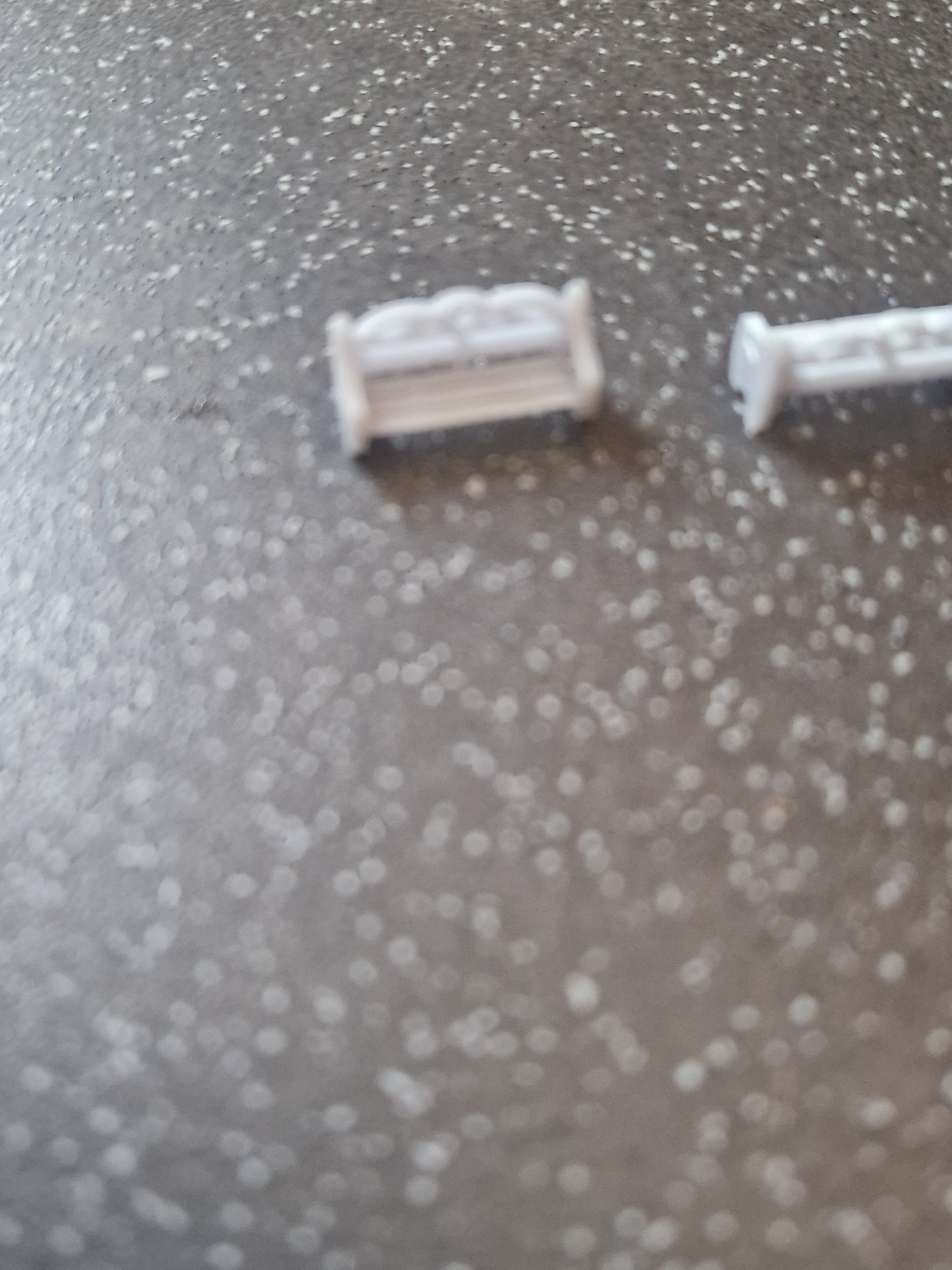 N Gauge Benches