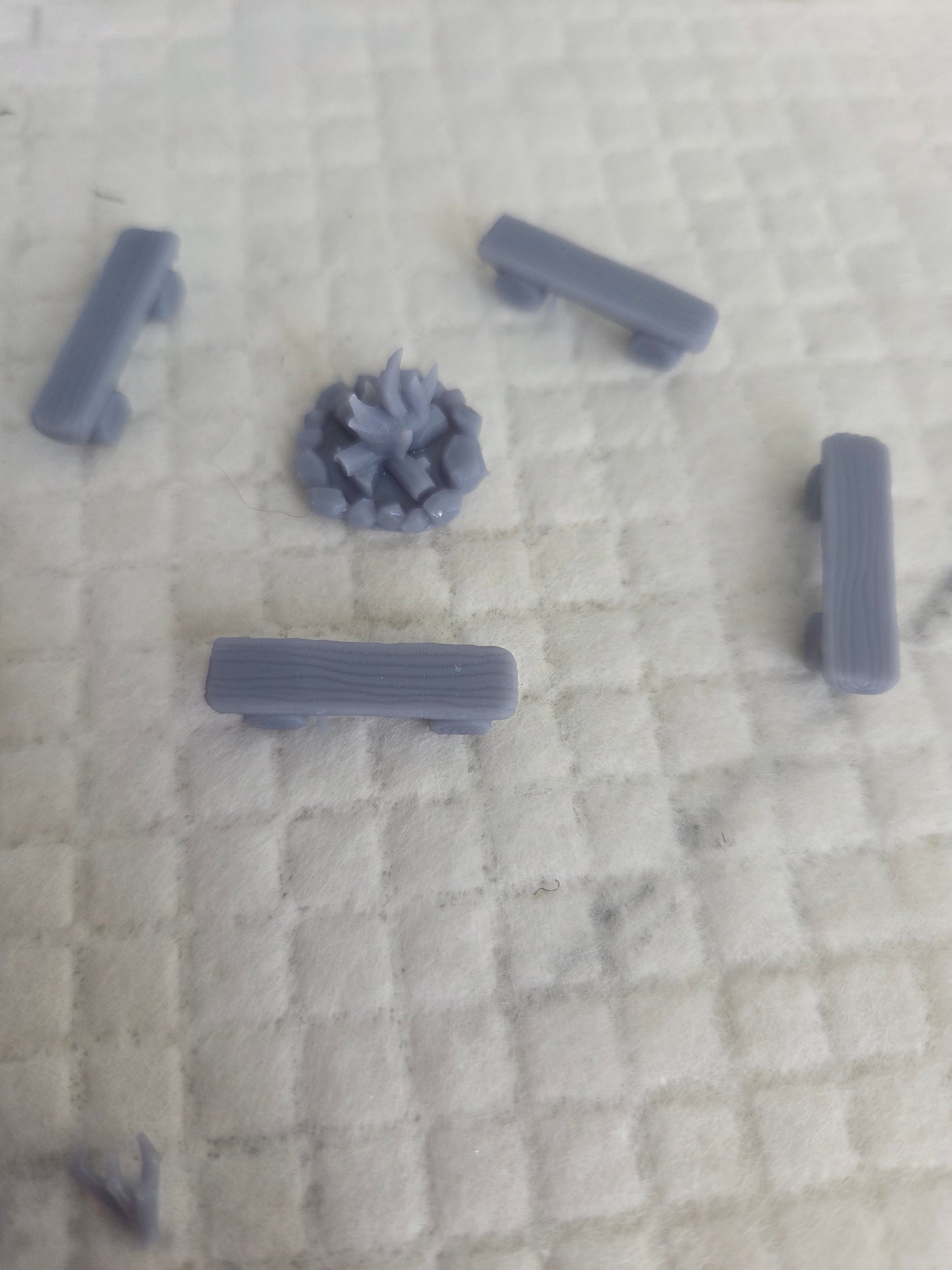 OO Gauge Campfire & Benches