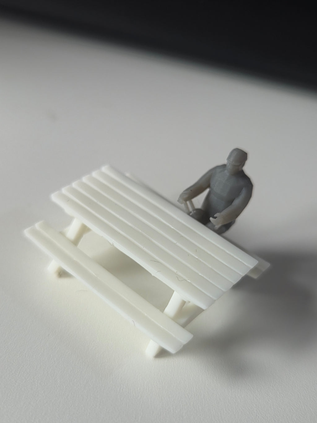 OO Gauge Picnic Tables