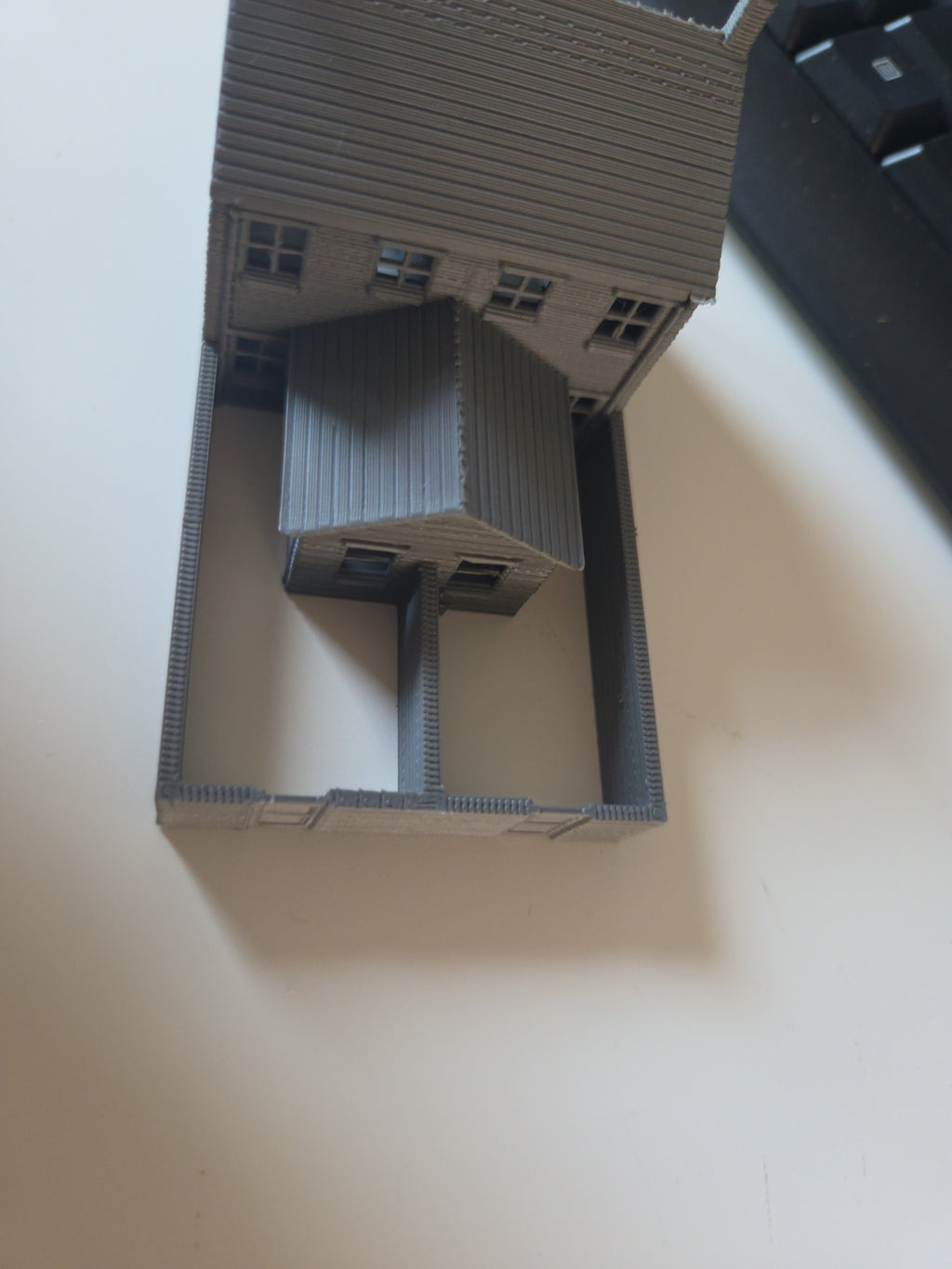 N Gauge House with front & Back garden