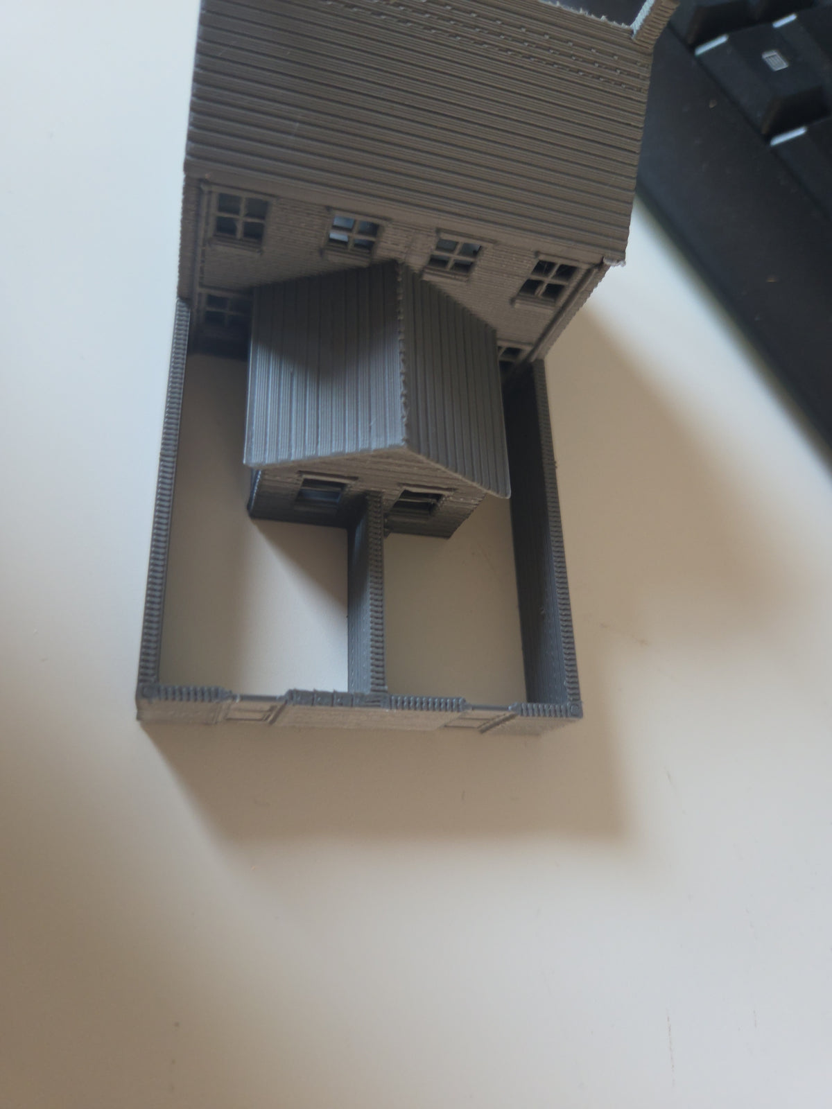 N Gauge House with front & Back garden