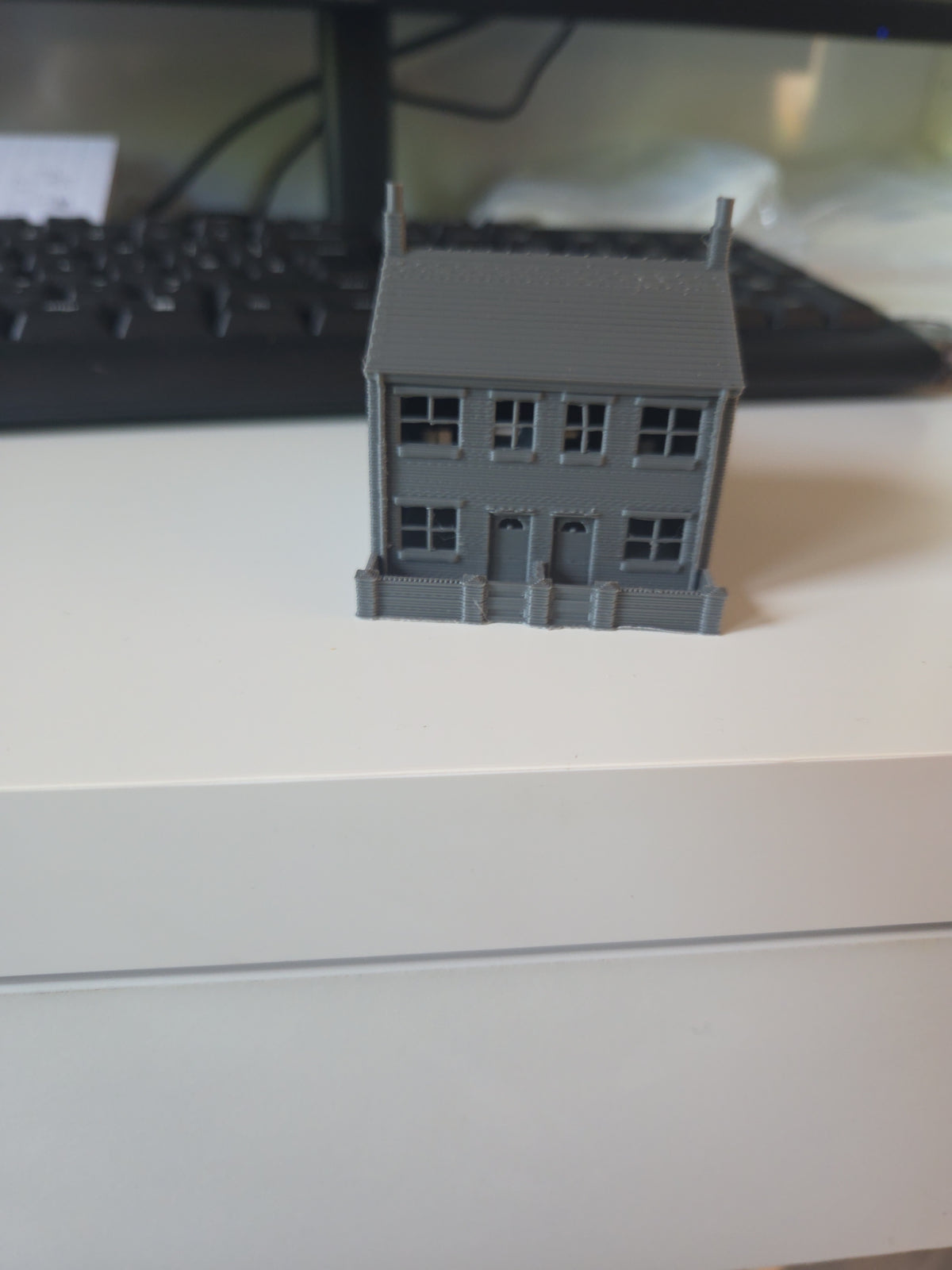 N Gauge House with front & Back garden